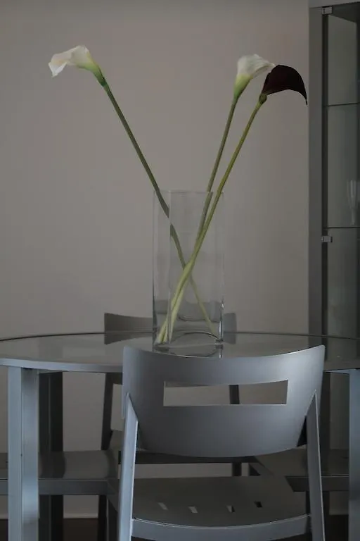 Apartment Marilyn Monroe Furnished Suites By Mirage Mississauga