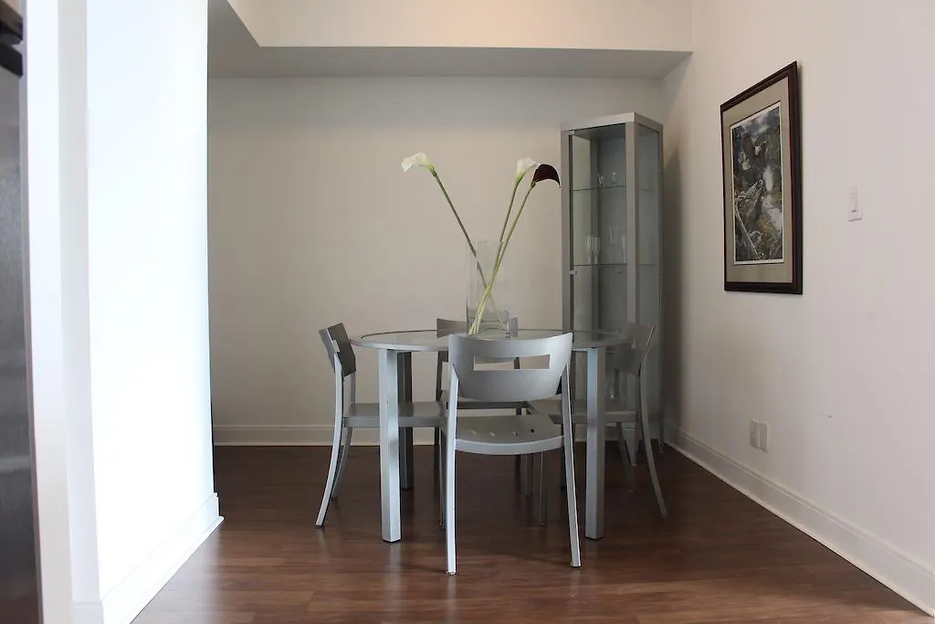 Marilyn Monroe Furnished Suites By Mirage Mississauga