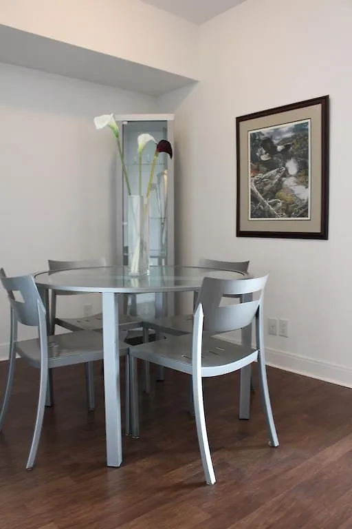 Marilyn Monroe Furnished Suites By Mirage Mississauga
