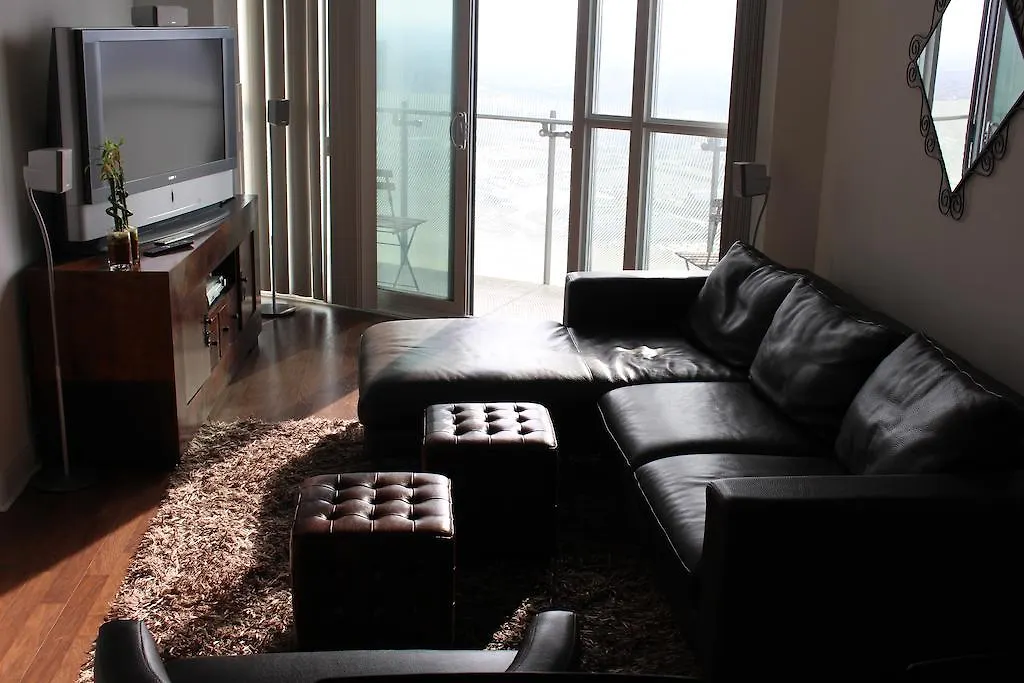 Marilyn Monroe Furnished Suites By Mirage Mississauga Apartment