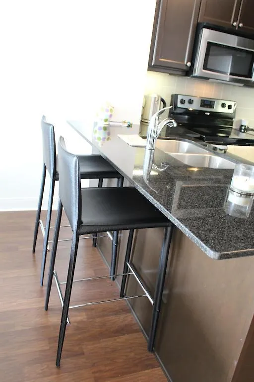 Marilyn Monroe Furnished Suites By Mirage Mississauga 0*,  Canada