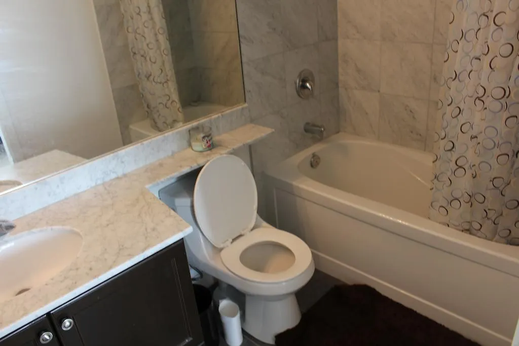 Marilyn Monroe Furnished Suites By Mirage Mississauga Apartment