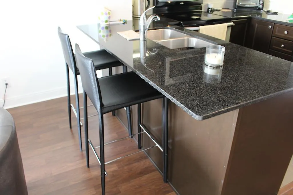 Marilyn Monroe Furnished Suites By Mirage Mississauga
