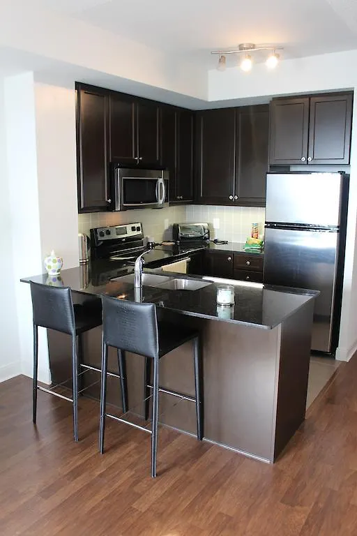 Marilyn Monroe Furnished Suites By Mirage Mississauga Canada