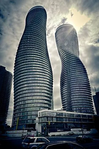 Marilyn Monroe Furnished Suites By Mirage Mississauga