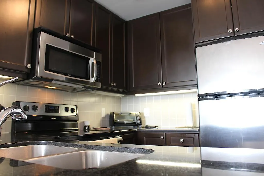 Marilyn Monroe Furnished Suites By Mirage Mississauga Apartment