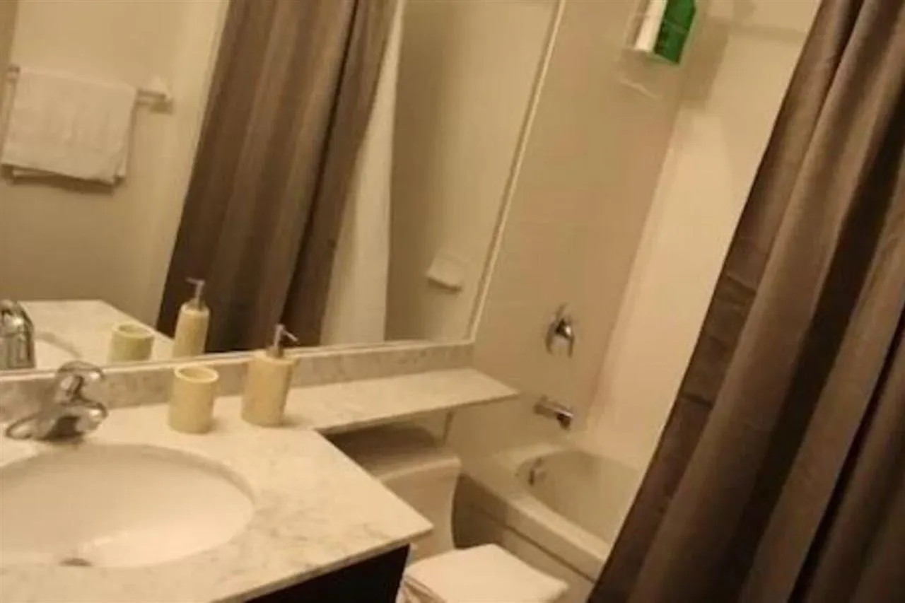 Marilyn Monroe Furnished Suites By Mirage Mississauga 0*,