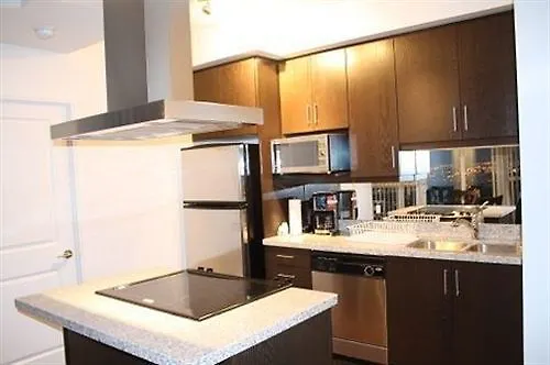Marilyn Monroe Furnished Suites By Mirage Mississauga